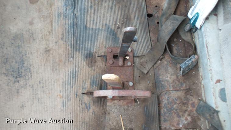 image for item DA7769 1978 International F2554 manure spreader truck