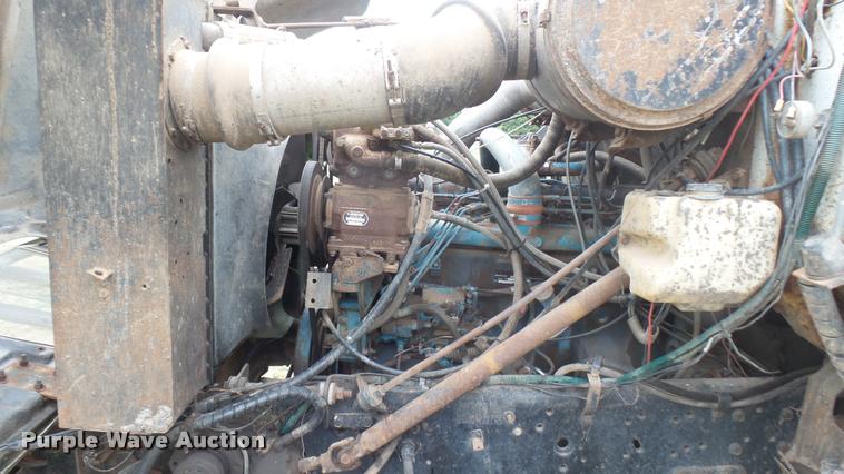 image for item DA7769 1978 International F2554 manure spreader truck