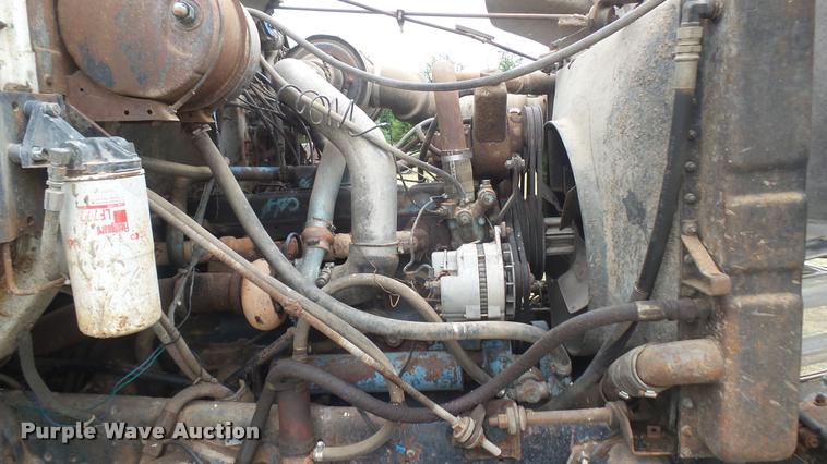 image for item DA7769 1978 International F2554 manure spreader truck