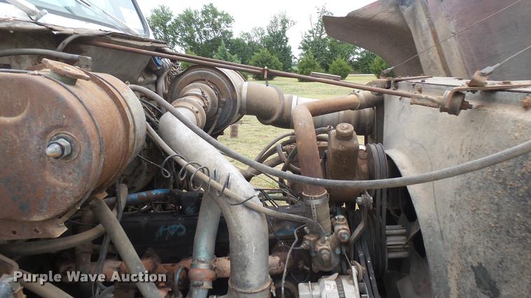 image for item DA7769 1978 International F2554 manure spreader truck