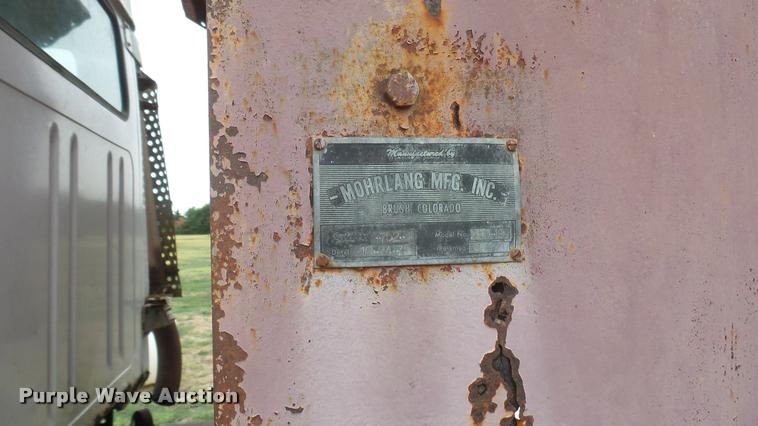 image for item DA7769 1978 International F2554 manure spreader truck