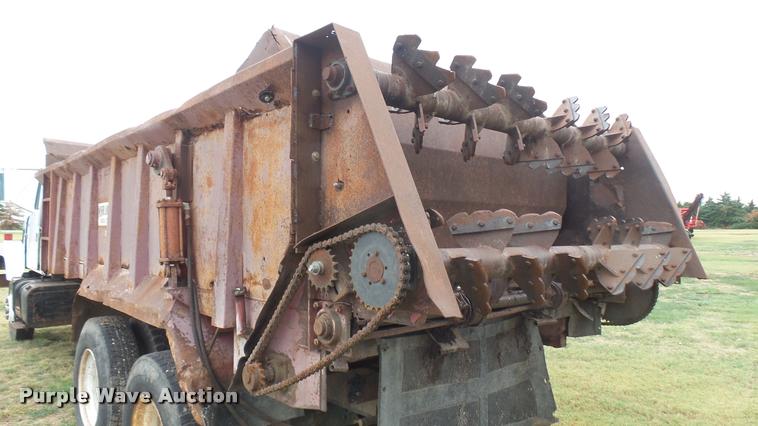 image for item DA7769 1978 International F2554 manure spreader truck