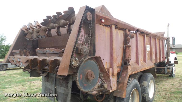 image for item DA7769 1978 International F2554 manure spreader truck