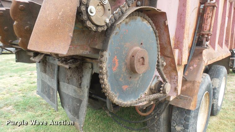 image for item DA7769 1978 International F2554 manure spreader truck