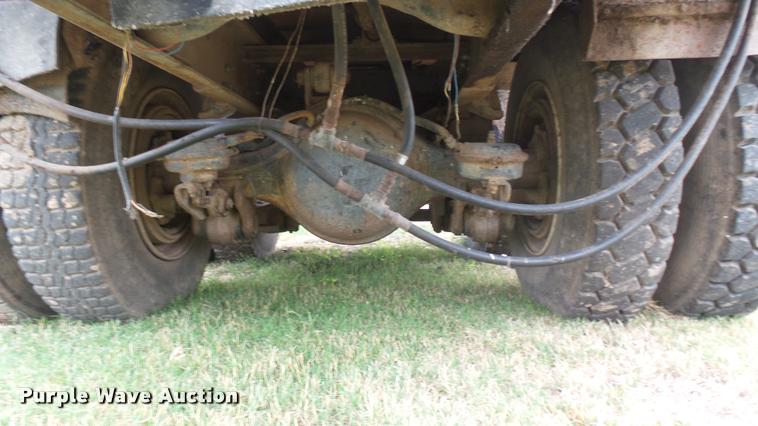 image for item DA7769 1978 International F2554 manure spreader truck