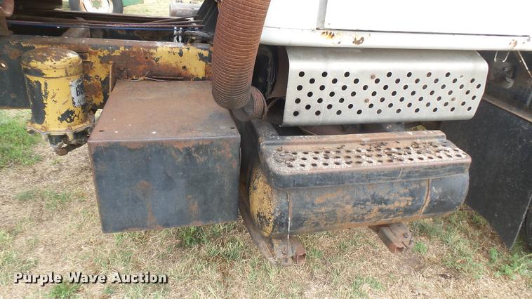 image for item DA7769 1978 International F2554 manure spreader truck