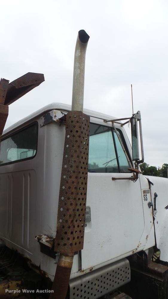 image for item DA7769 1978 International F2554 manure spreader truck