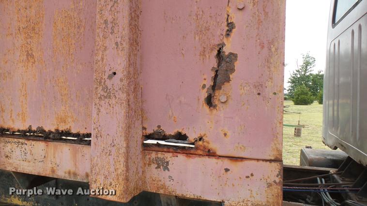 image for item DA7769 1978 International F2554 manure spreader truck