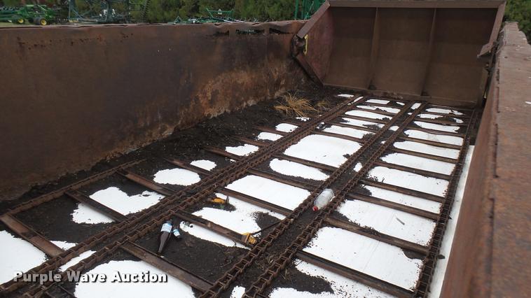 image for item DA7769 1978 International F2554 manure spreader truck