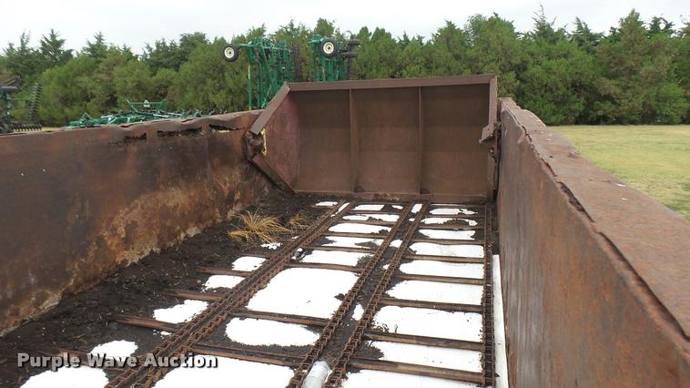 image for item DA7769 1978 International F2554 manure spreader truck