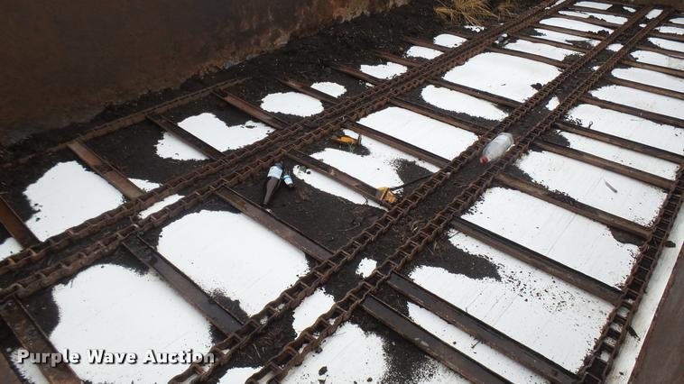 image for item DA7769 1978 International F2554 manure spreader truck