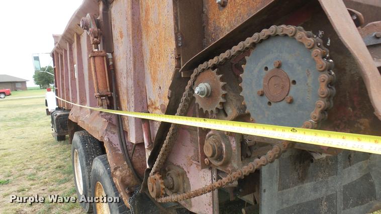 image for item DA7769 1978 International F2554 manure spreader truck