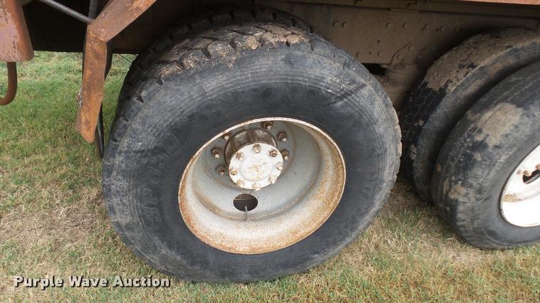 image for item DA7769 1978 International F2554 manure spreader truck