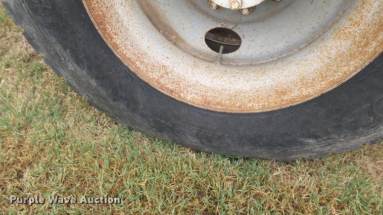 image for item DA7769 1978 International F2554 manure spreader truck