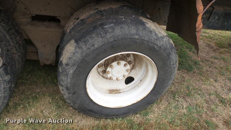 image for item DA7769 1978 International F2554 manure spreader truck