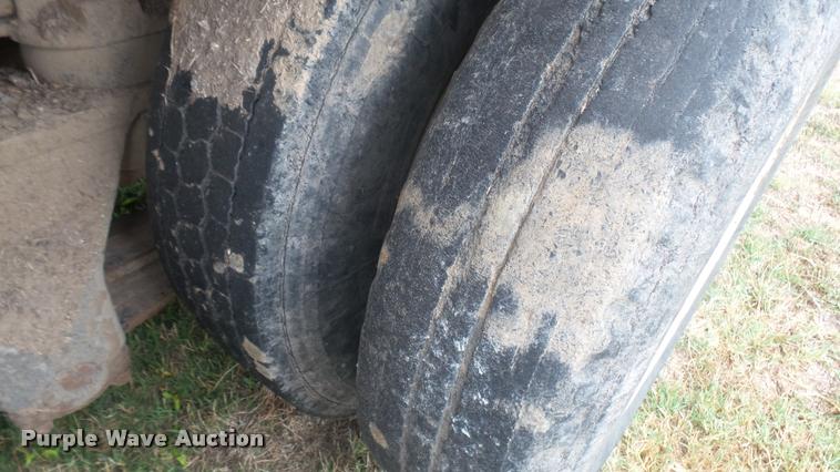 image for item DA7769 1978 International F2554 manure spreader truck