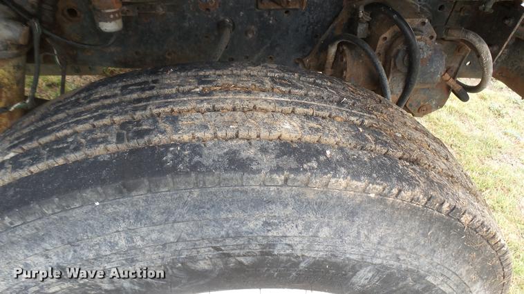 image for item DA7769 1978 International F2554 manure spreader truck