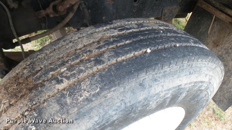 image for item DA7769 1978 International F2554 manure spreader truck