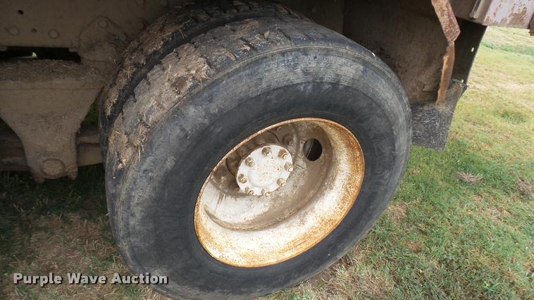 image for item DA7769 1978 International F2554 manure spreader truck