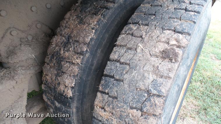 image for item DA7769 1978 International F2554 manure spreader truck