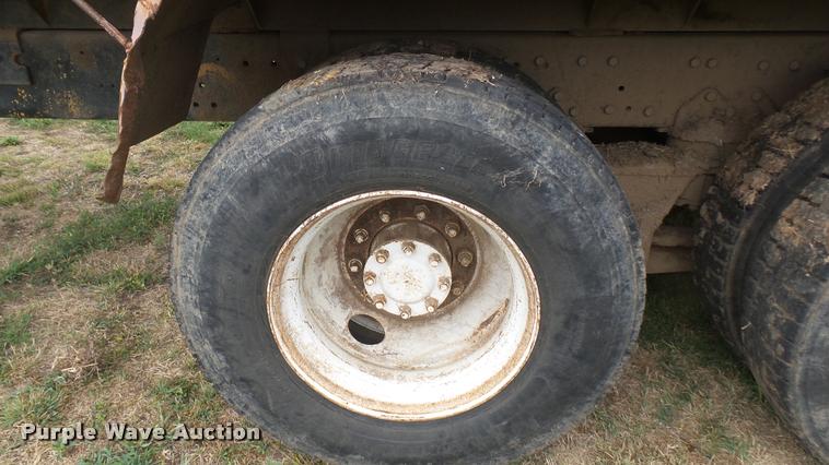 image for item DA7769 1978 International F2554 manure spreader truck