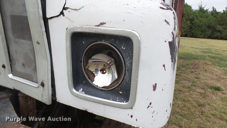 image for item DA7769 1978 International F2554 manure spreader truck