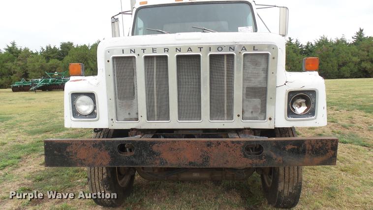 image for item DA7769 1978 International F2554 manure spreader truck
