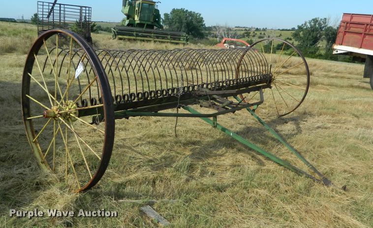 image for item DB1093 John Deere buck rake