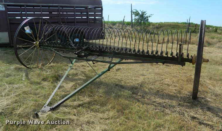 image for item DB1093 John Deere buck rake