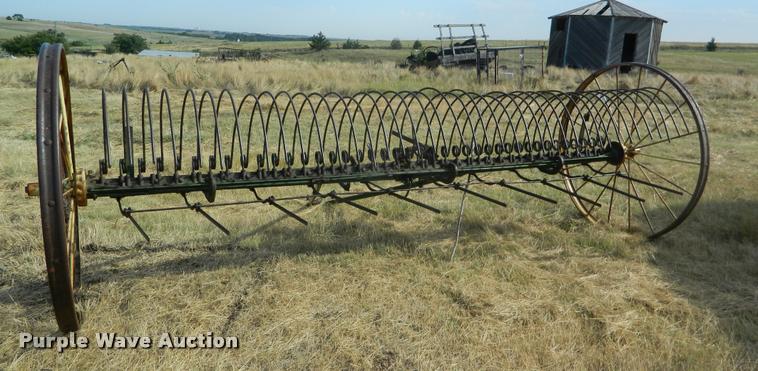 image for item DB1093 John Deere buck rake