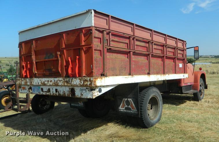image for item DB1095 1964 International 1600 grain truck