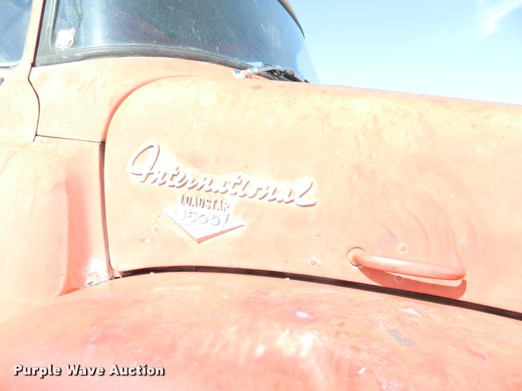 image for item DB1095 1964 International 1600 grain truck