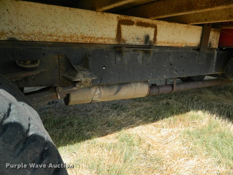 image for item DB1095 1964 International 1600 grain truck