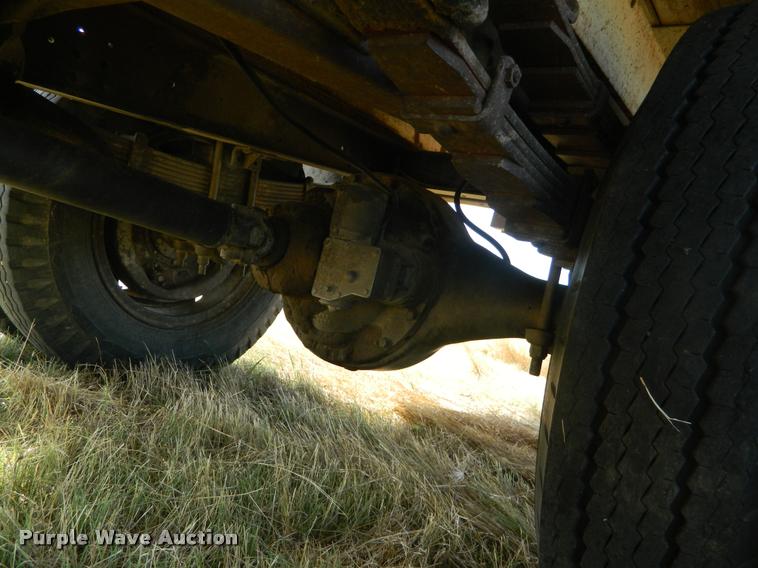 image for item DB1095 1964 International 1600 grain truck