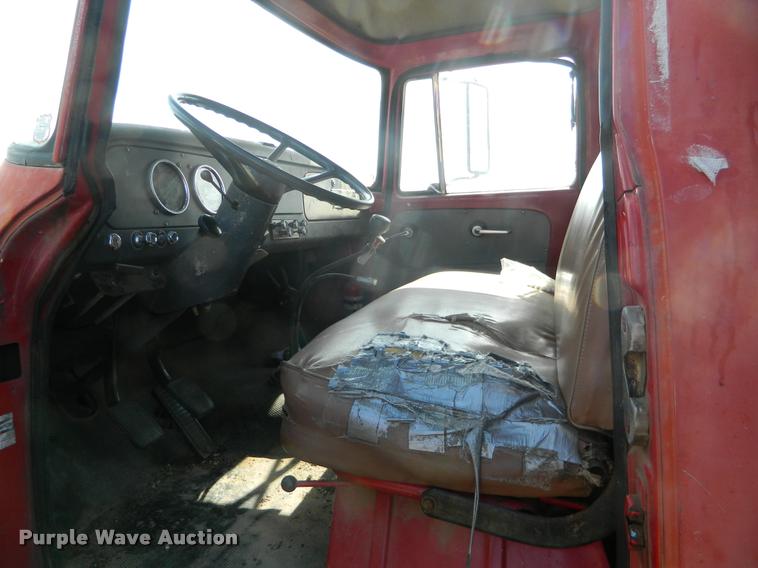 image for item DB1095 1964 International 1600 grain truck