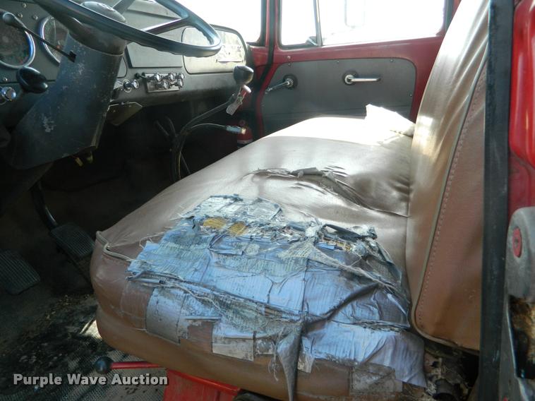 image for item DB1095 1964 International 1600 grain truck