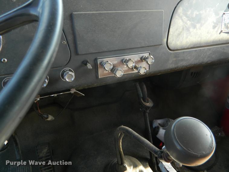 image for item DB1095 1964 International 1600 grain truck