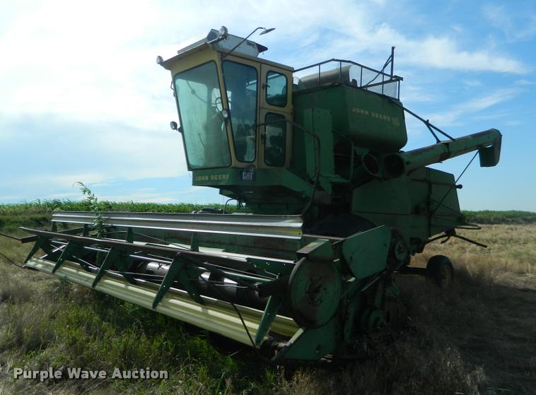 image for item DB1097 John Deere 105 combine