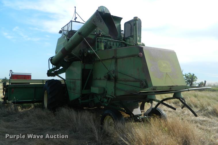 image for item DB1097 John Deere 105 combine