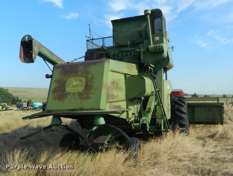 image for item DB1097 John Deere 105 combine