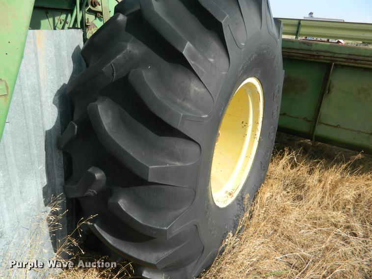 image for item DB1097 John Deere 105 combine