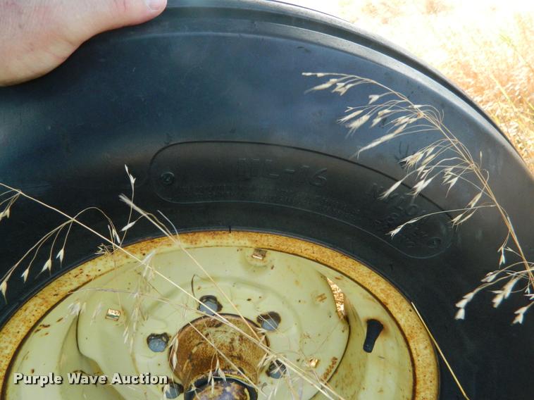 image for item DB1097 John Deere 105 combine