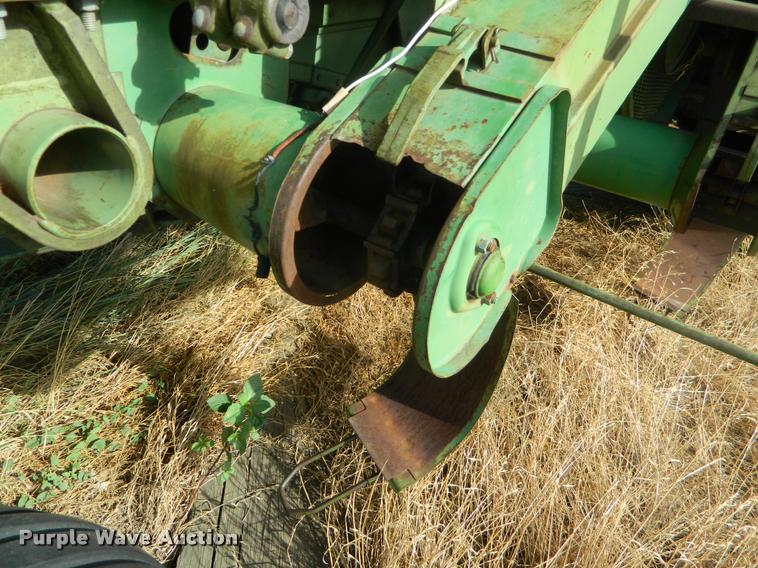 image for item DB1097 John Deere 105 combine