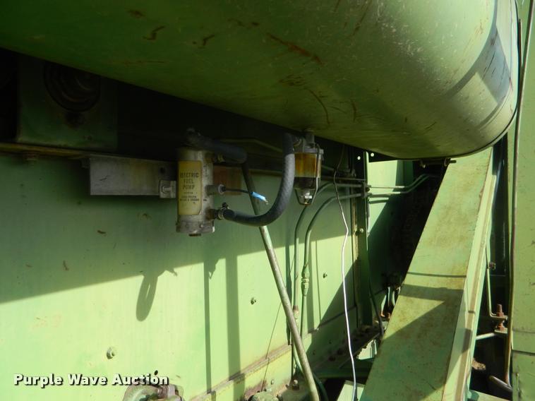 image for item DB1097 John Deere 105 combine