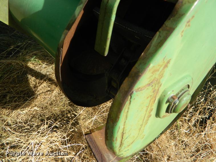 image for item DB1097 John Deere 105 combine