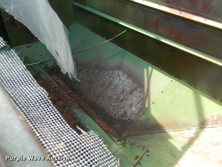 image for item DB1097 John Deere 105 combine