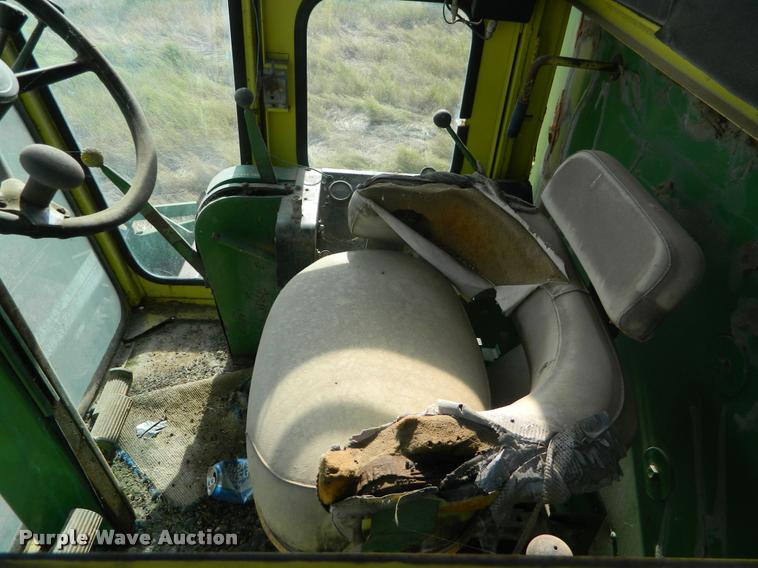 image for item DB1097 John Deere 105 combine