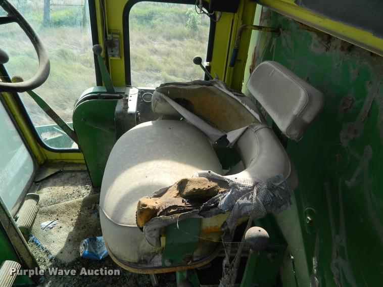 image for item DB1097 John Deere 105 combine