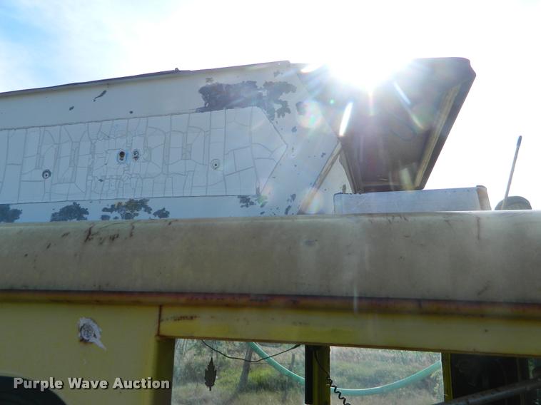 image for item DB1097 John Deere 105 combine