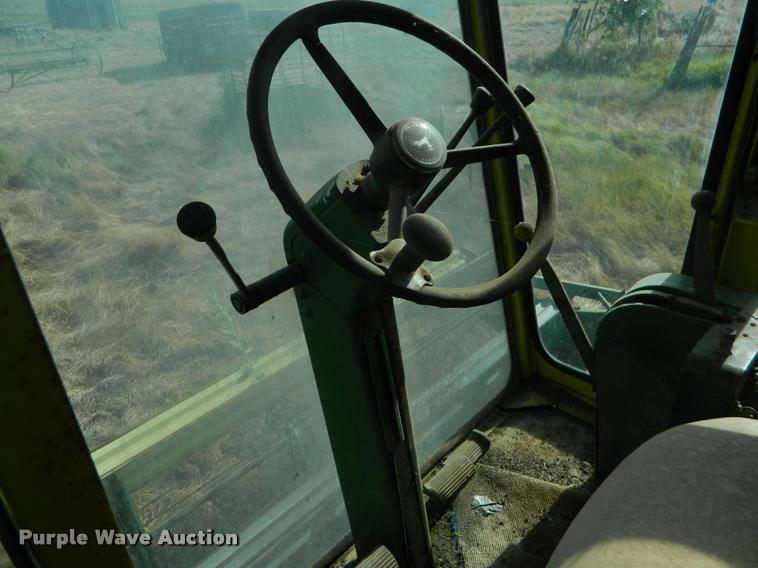 image for item DB1097 John Deere 105 combine